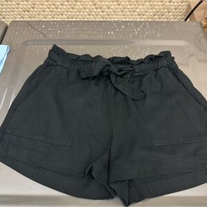 Dynamite black flowy shorts with belt to tie!